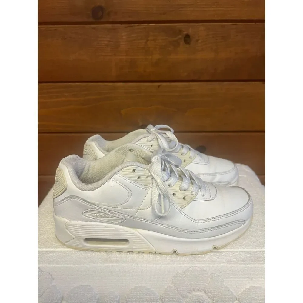 Nike Youth  Air Max 90 Leather (GS) Sz 5.5 [CD6864-100]